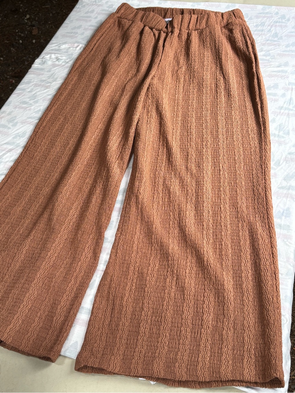 Wide-Leg Textured Pants in Rust
